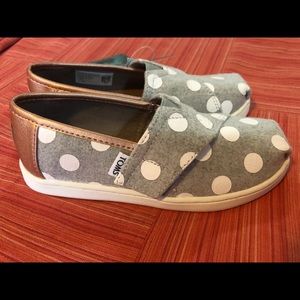 Toms Shoes - Felt Polka Dot Tiny Toms Toms Shoes - Felt Polka Dot Tiny Toms